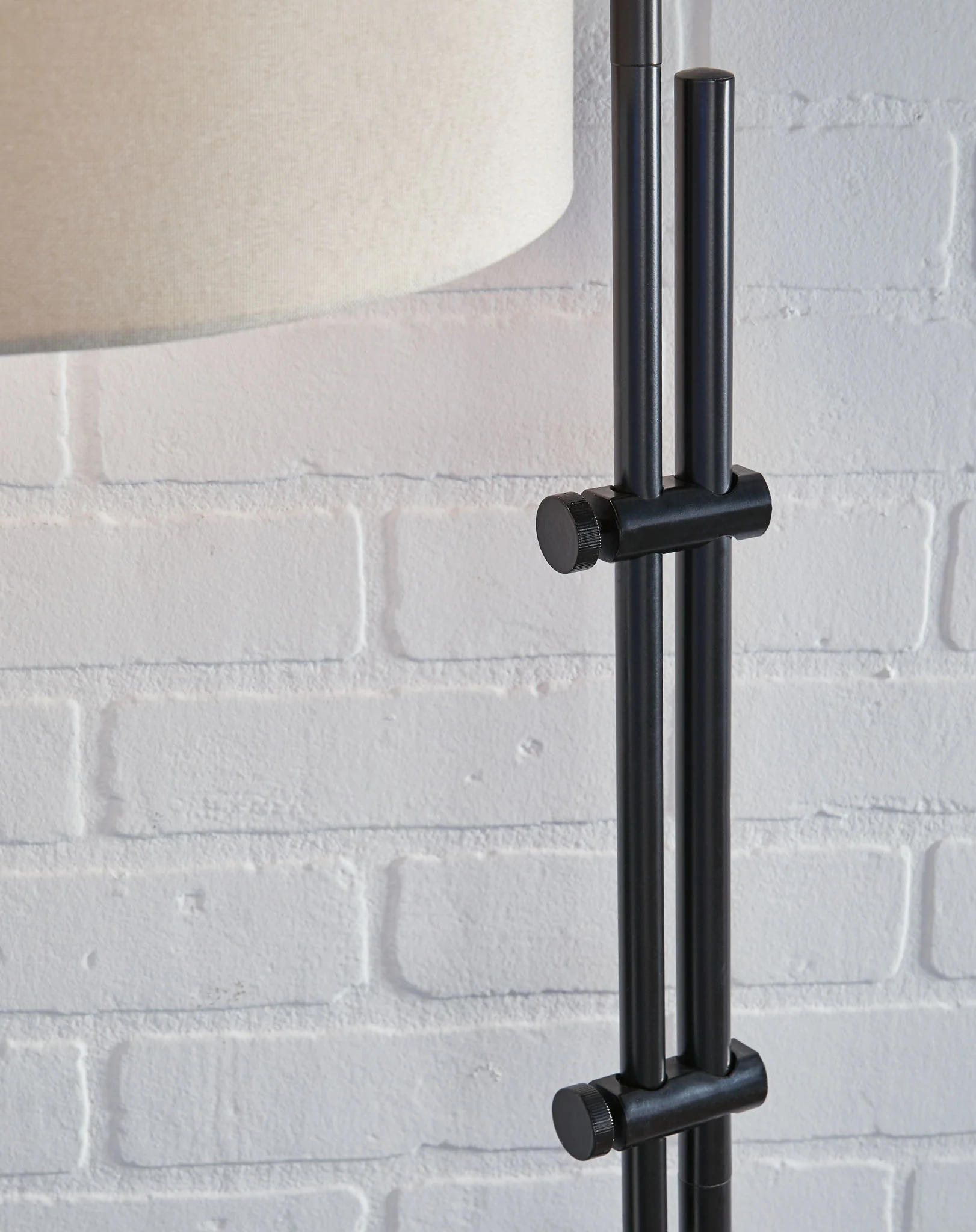 Baronvale - Metal Accent Lamp - Image 4
