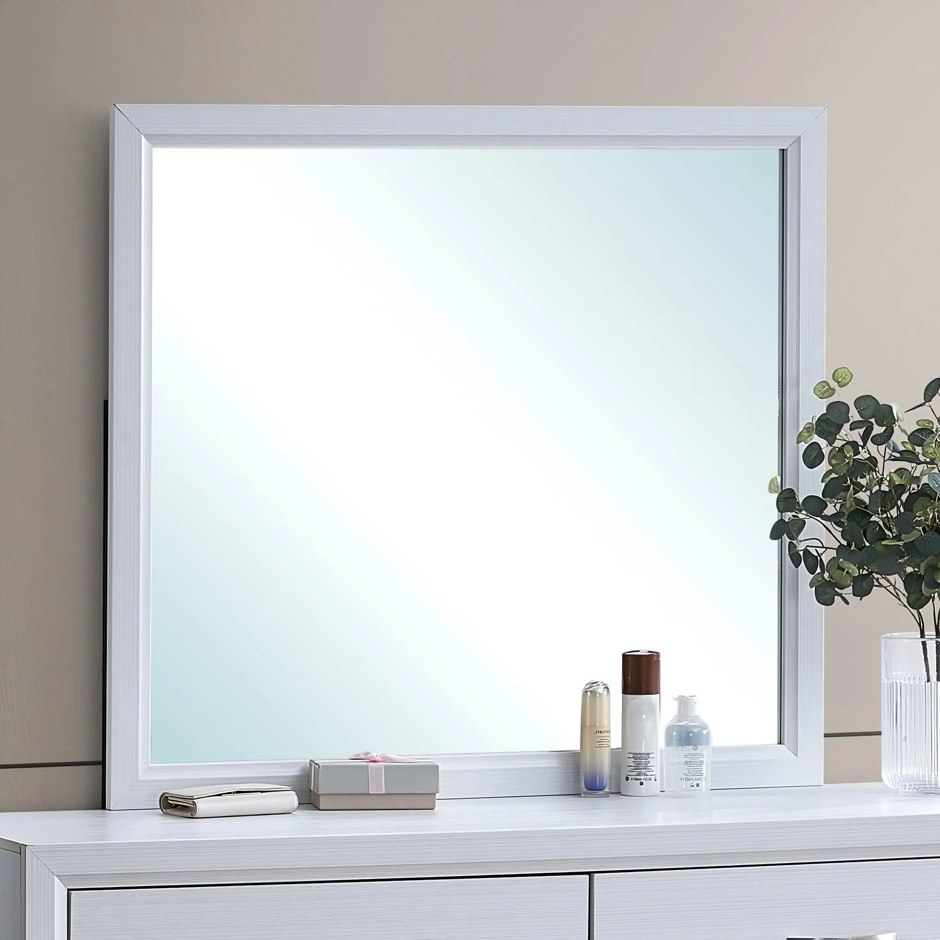 Glasgow - Mirror With Minimalist Design And Low Distortion Glass - Image 3