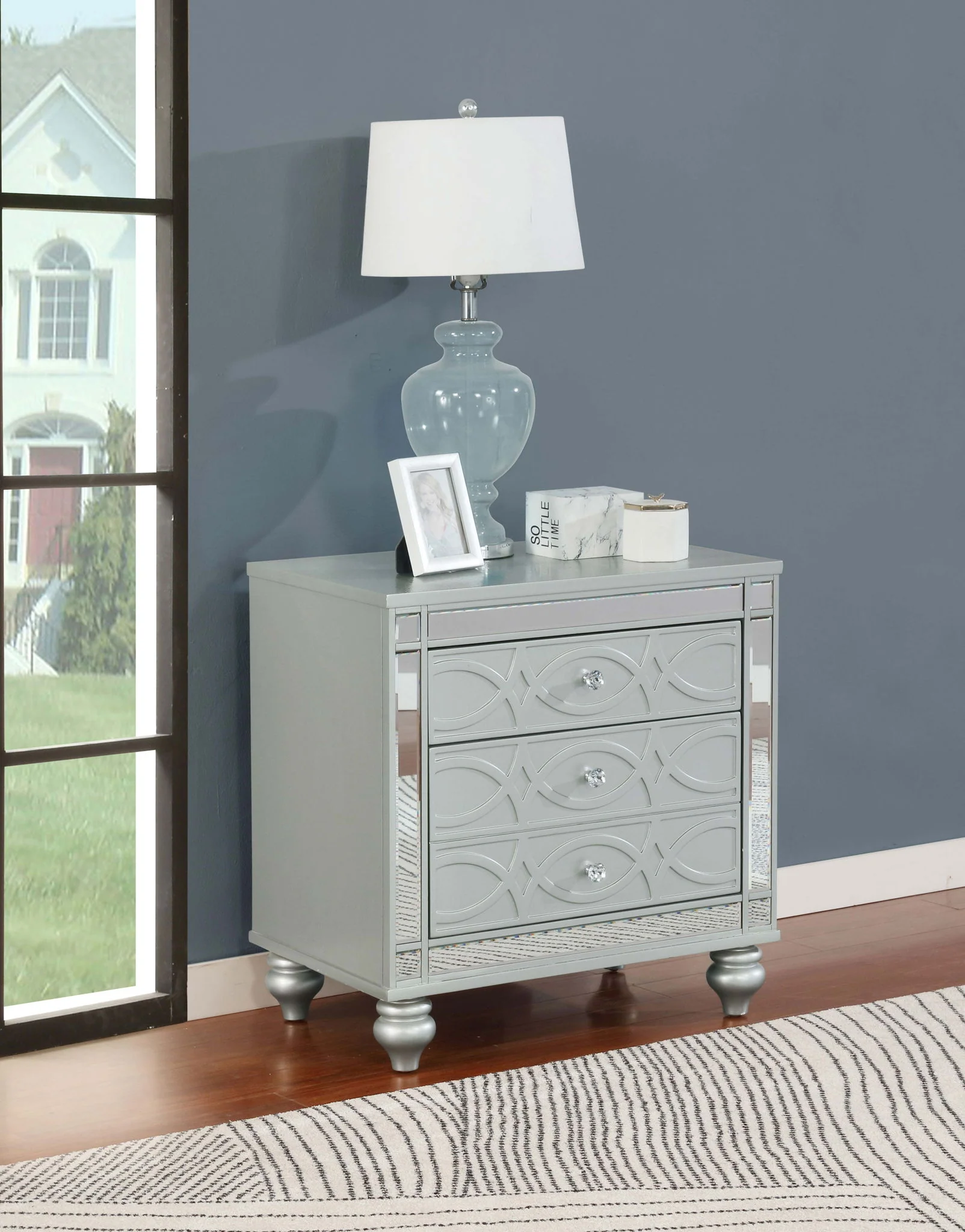 Gunnison 2-drawer Nightstand Silver Metallic - Image 3