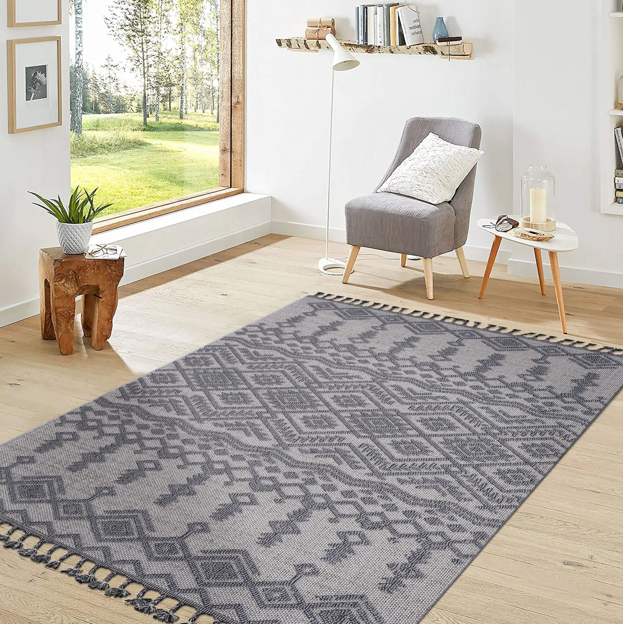 Guros - 6' X 9' Traditional Indoor / Outdoor Area Rug - White / Gray - Image 4