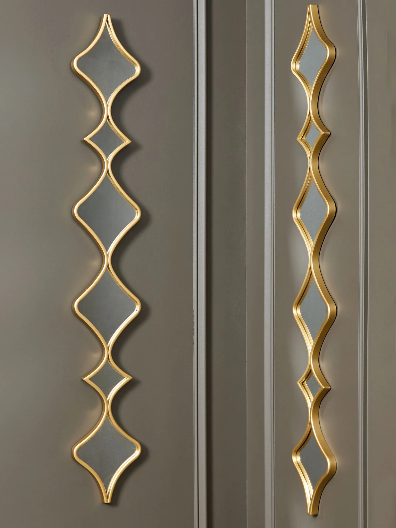 Harriswood - Accent Mirror Set (Set of 2) - Gold Finish - Image 4