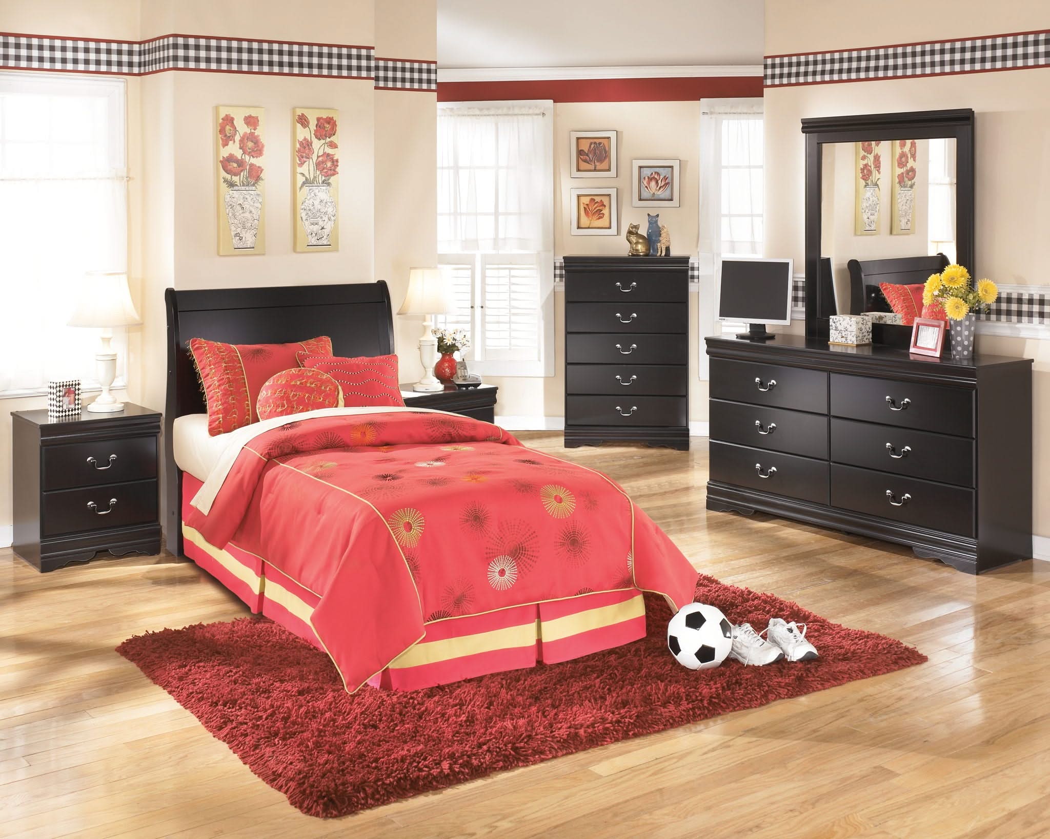Huey Vineyard - Five Drawer Chest - Black - Image 4