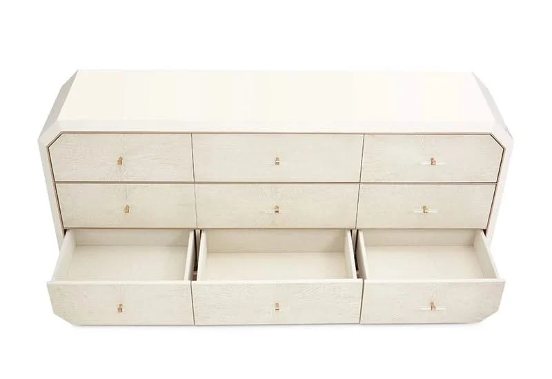 La Rachelle Medium Champagne 6-Drawer Dresser with Velvet-Lined Storage - Image 3
