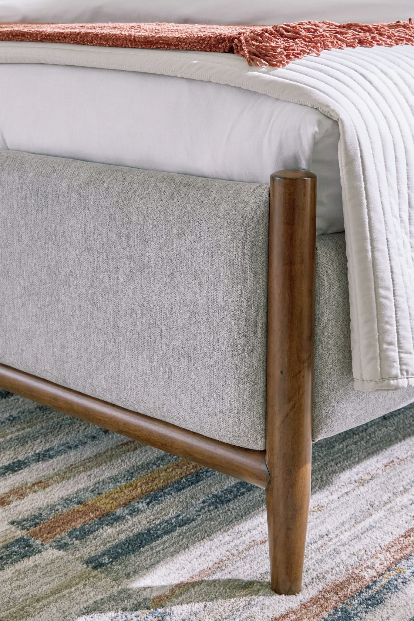 Lyncott - Upholstered Bed - Image 3