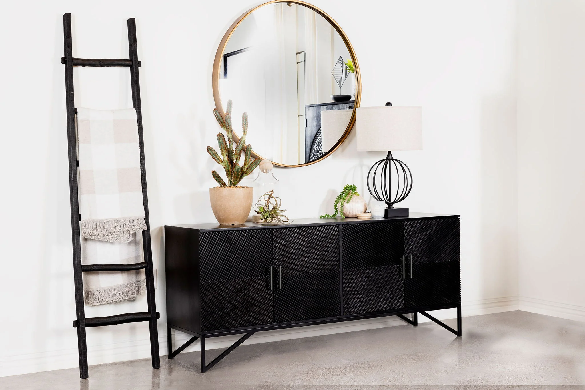 Riddell 4-door Wood Reeding Accent Cabinet Matte Black - Image 3